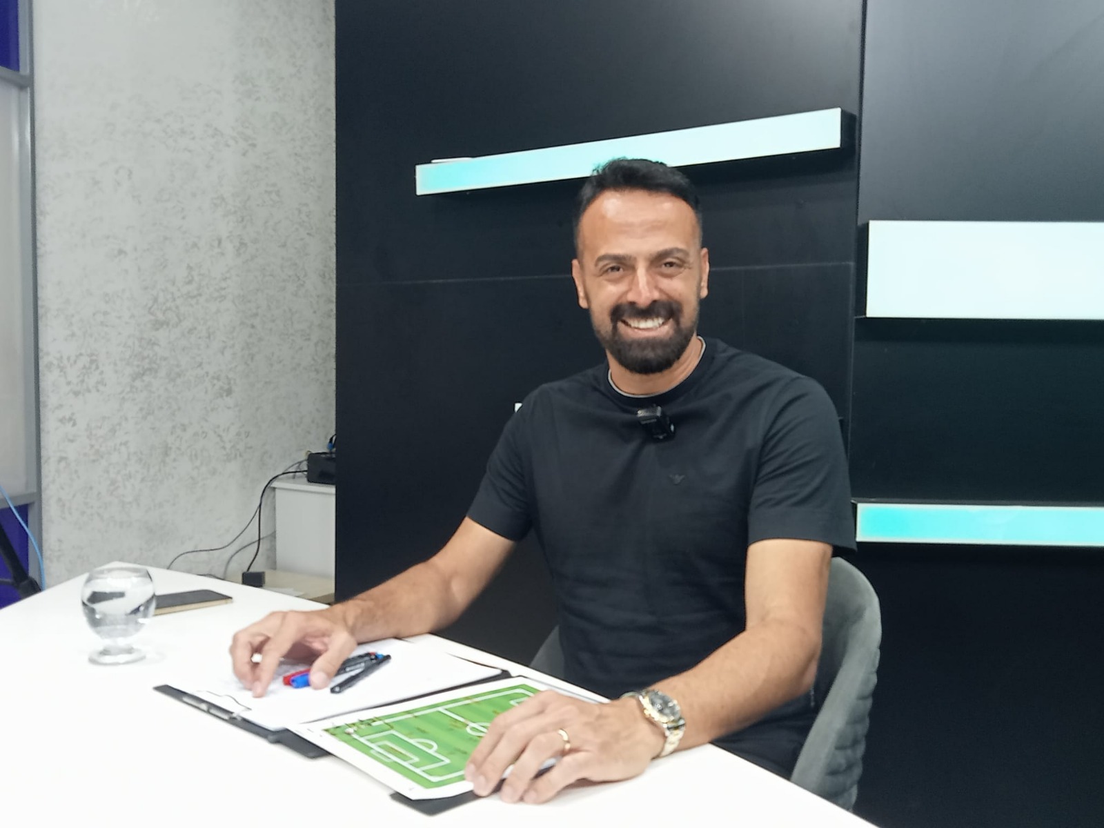 Bu heyecan rüzgarında Teknik Direktör İlker Avcıbay, 5 Ocak TV’de gelişmeleri değerlendirdi. Ergun Kara ve Erdem Gülbasar’ın sorularını yanıtlayan Avcıbay, tüm Adana’yı Perşembe günü Ali Hoşfikirer stadına davet etti.
İşte İlker Avcıbay'ın o açıklamaları: