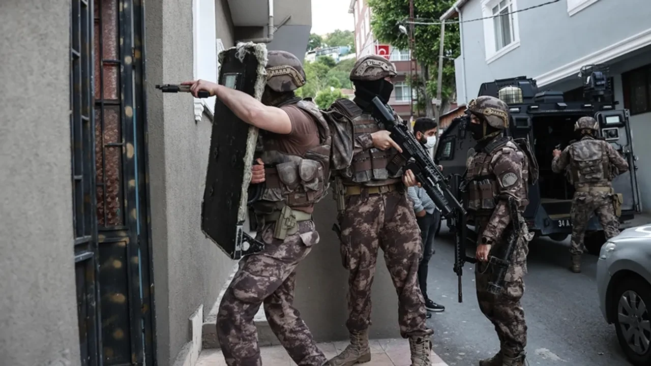 Adana’nın da Aralarında Olduğu 71 İlde Dev Uyuşturucu Operasyonu! 424 Kişi Tutuklandı