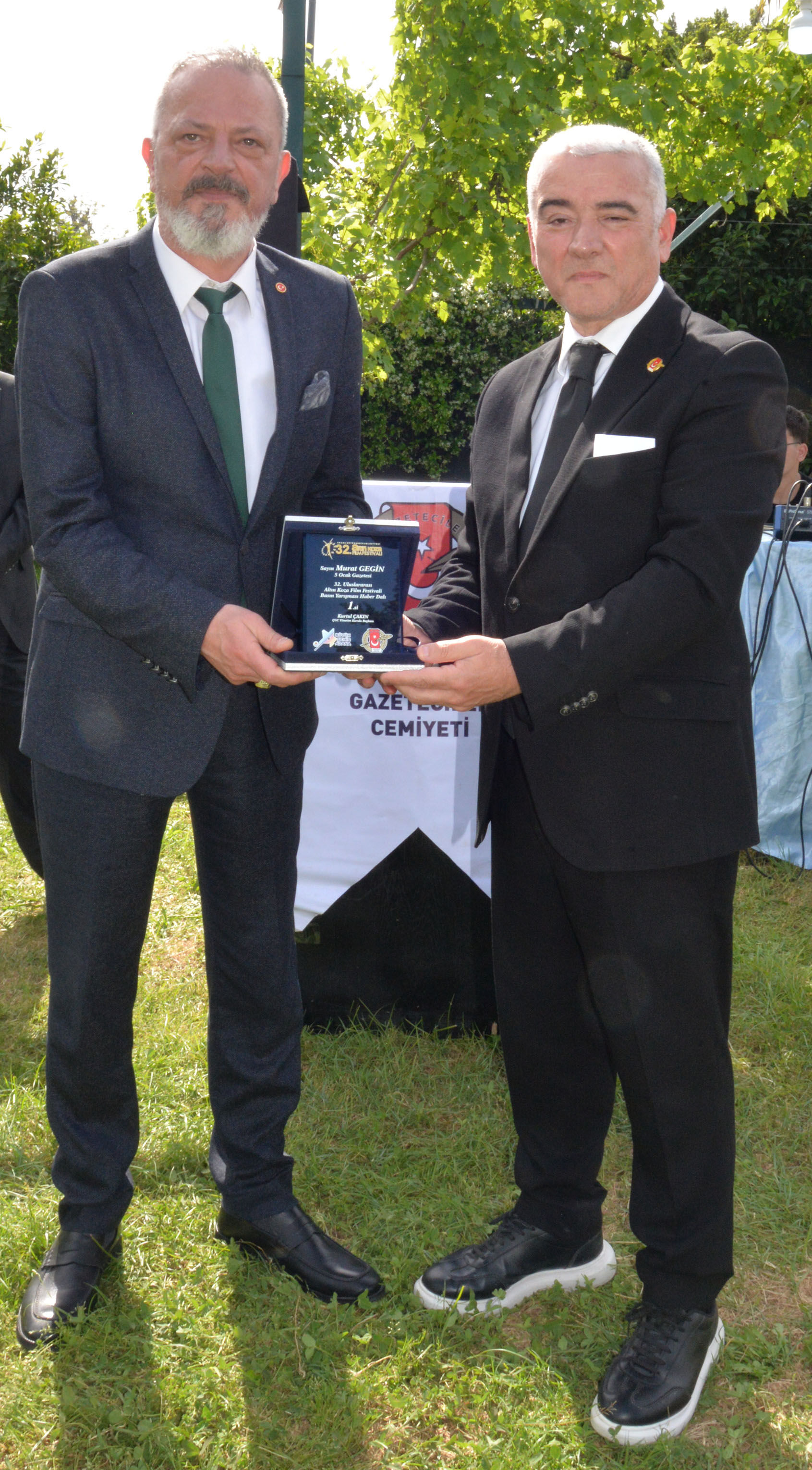 4 Murat Gegin'e Plaketini Başkan Çakın Verdi