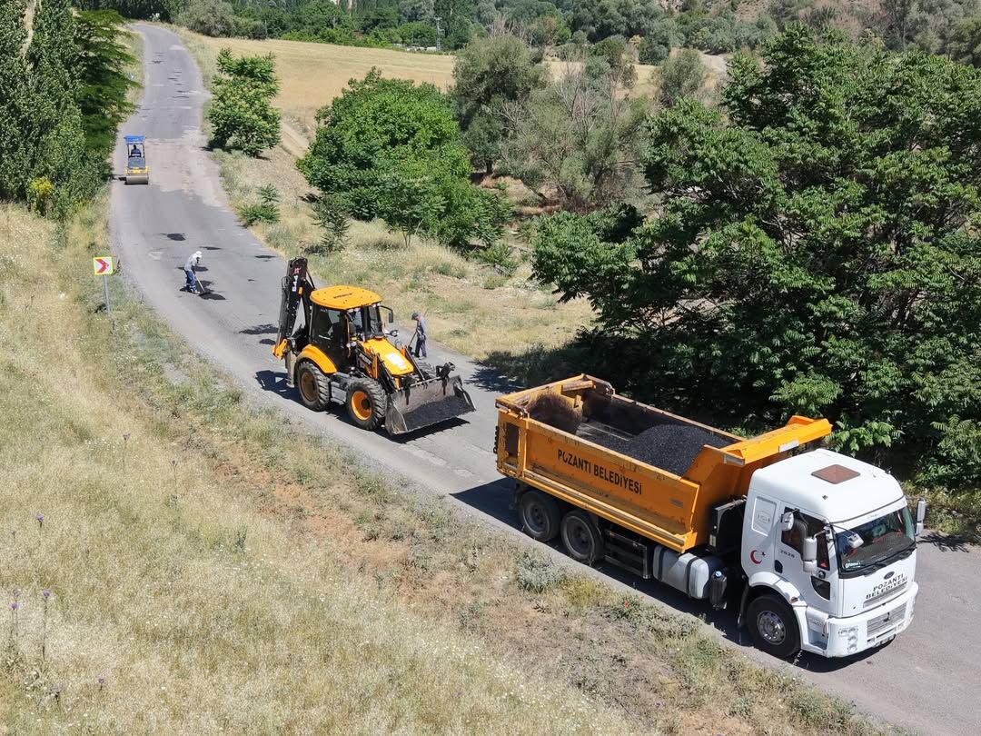 Karaisalı’da Ulaşımı Rahatlatacak Çalışma: Mahalle Yolları Yenileniyor