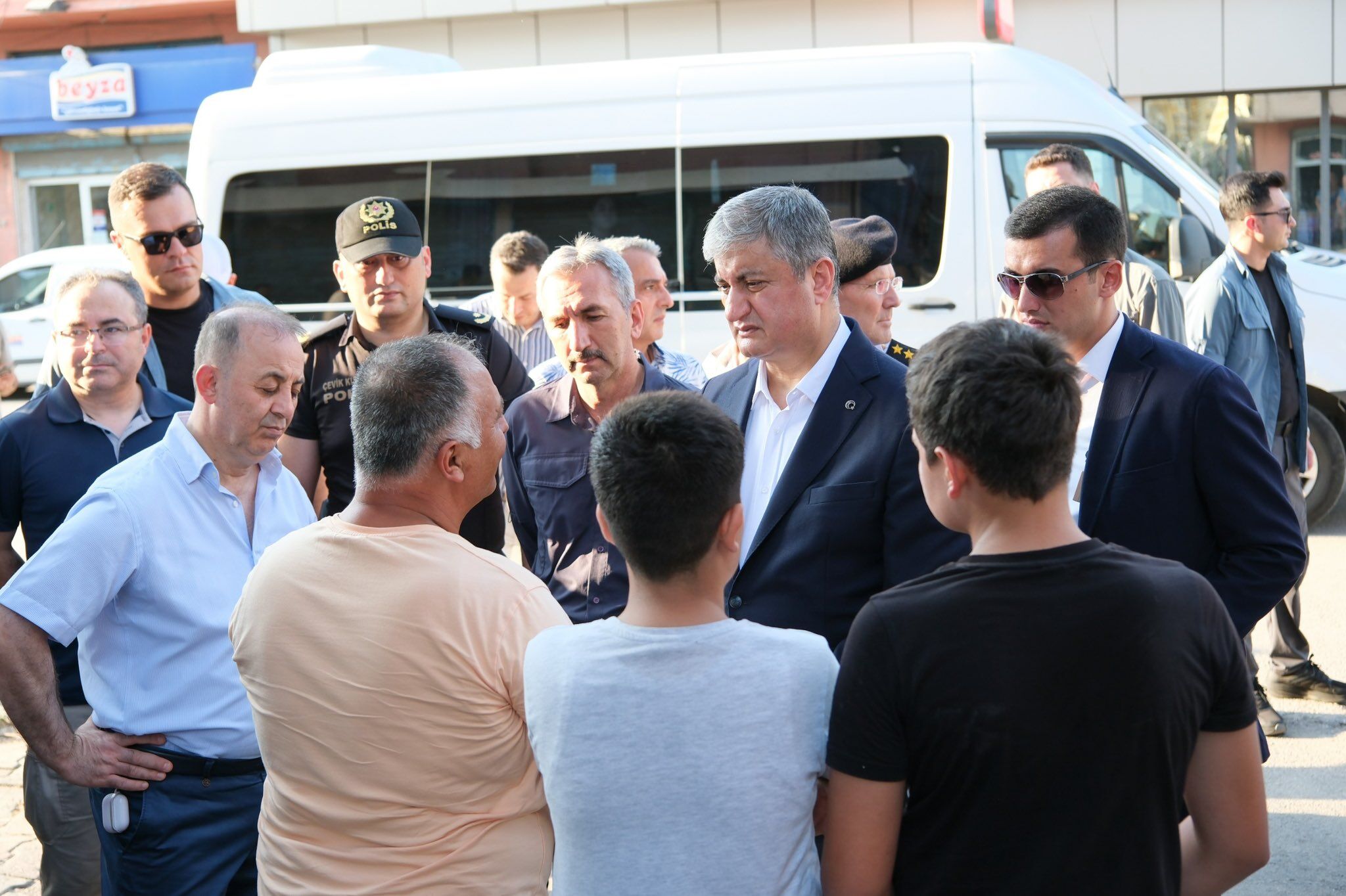 Özel