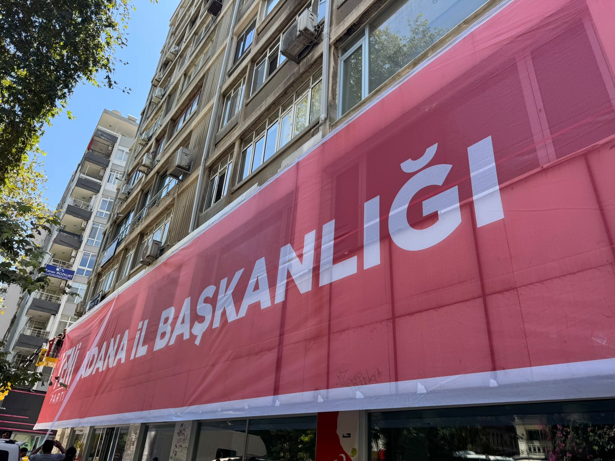Yılmaz Parlak Seyhan Yarışından Çekildi! “Anıl Tanburoğlu’yla Yeni Parti’de Yoluma Devam Edeceğim”
