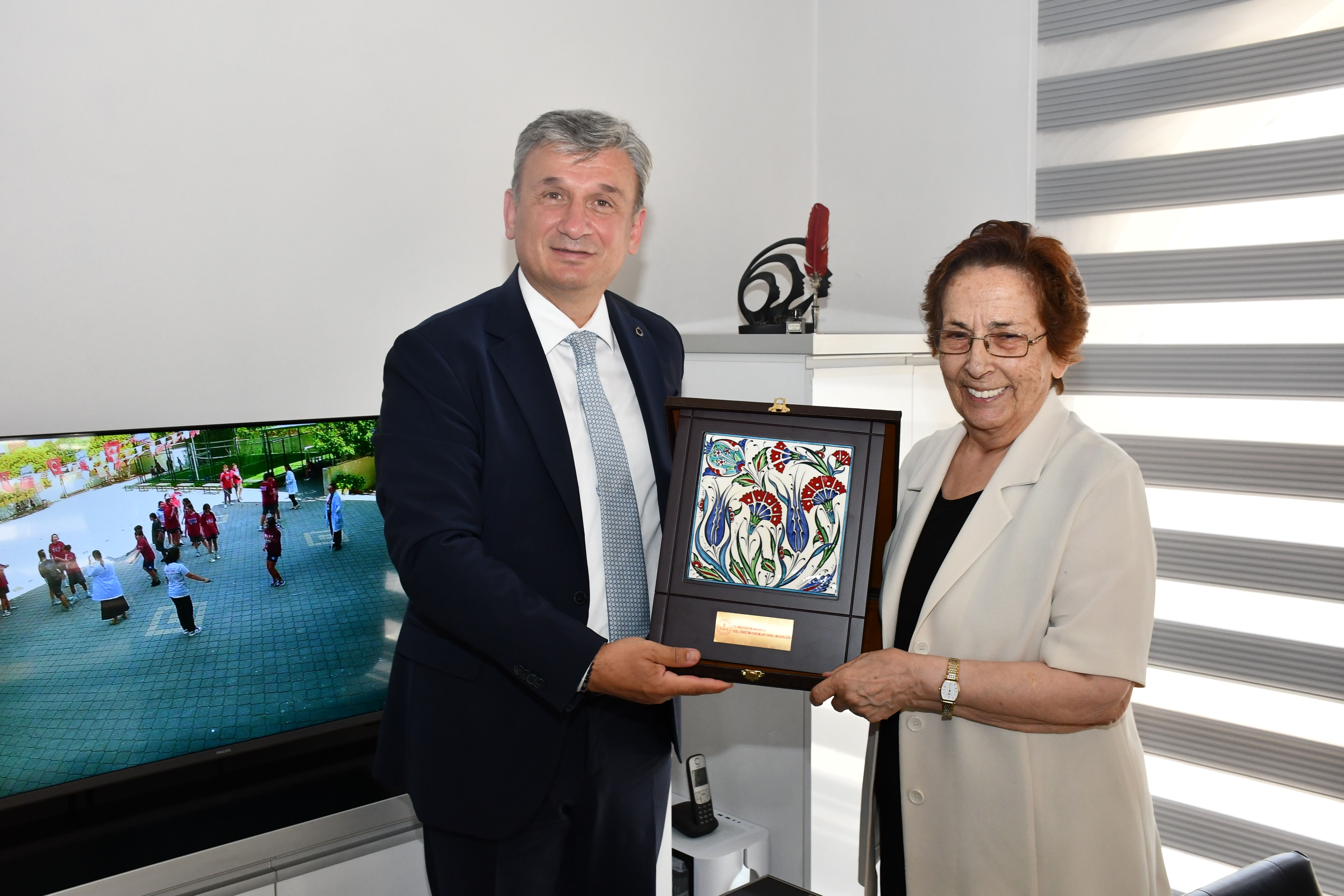 70 Yıllık Adanmışlık Taçlandı