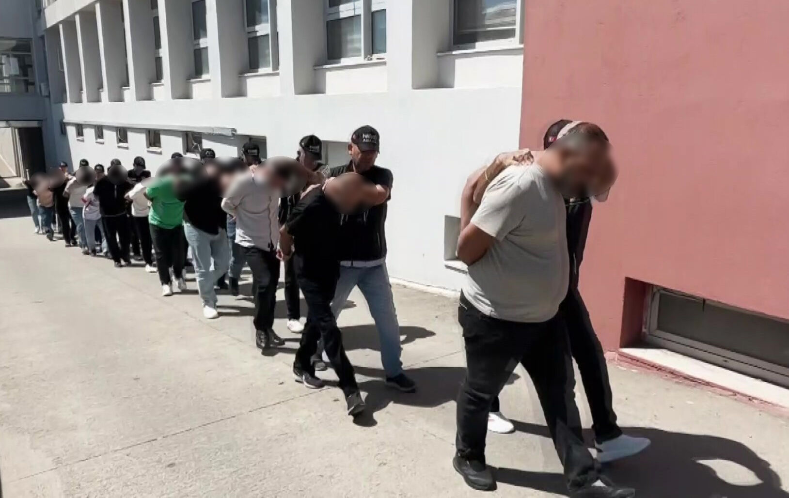 Adana’da Uyuşturucu Operasyonu: 14 Şüpheli Yakalandı, 9 Kişi Tutuklandı