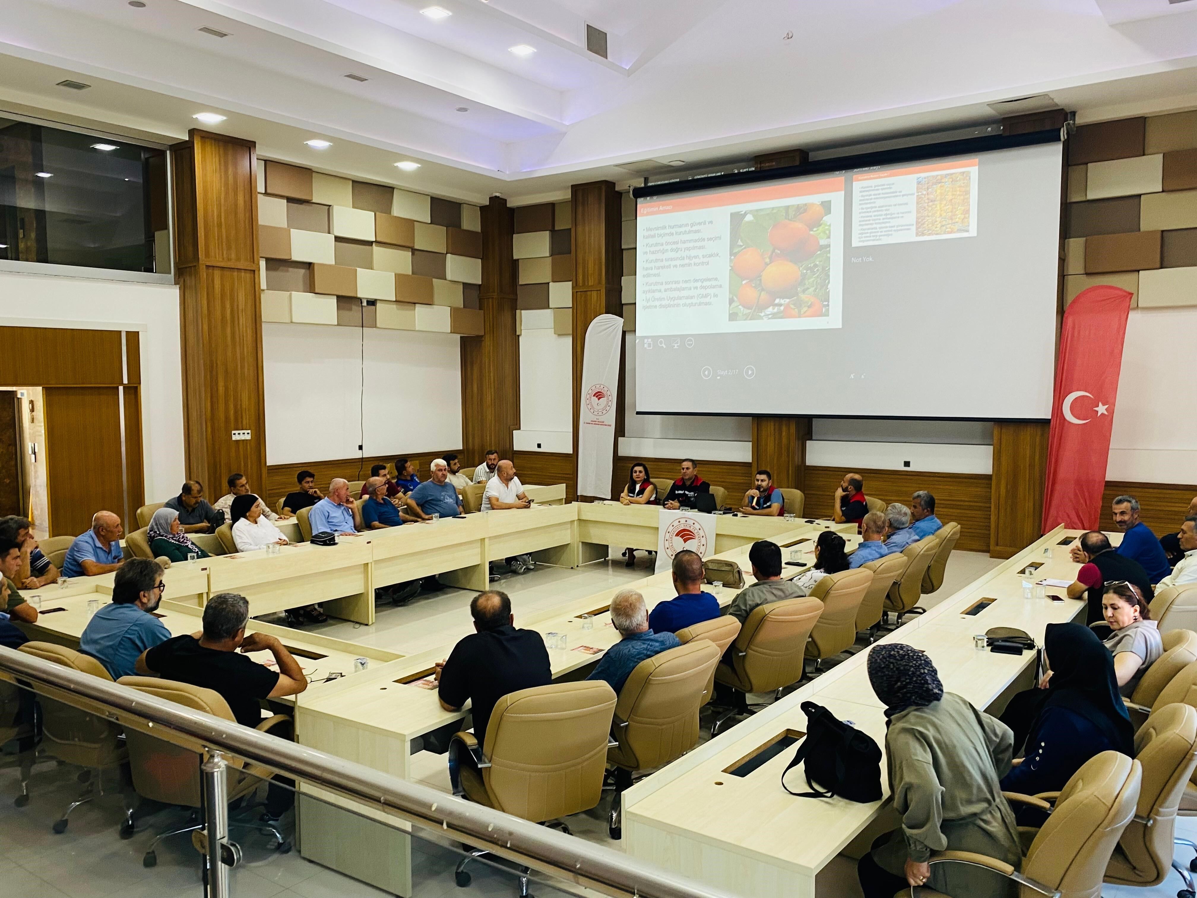 Kozan Hurması İçin Önemli Adım! Kaliteyi Artıracak Eğitim Verildi