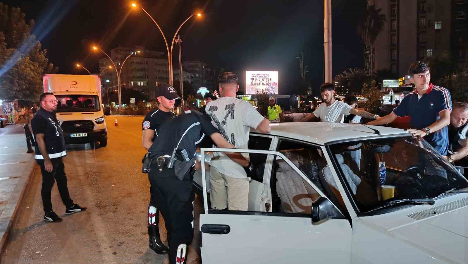 Adana’da Gece Boyu ‘Huzur Ve Güven’ Denetimi! 38 Aranan Şahıs Yakalandı
