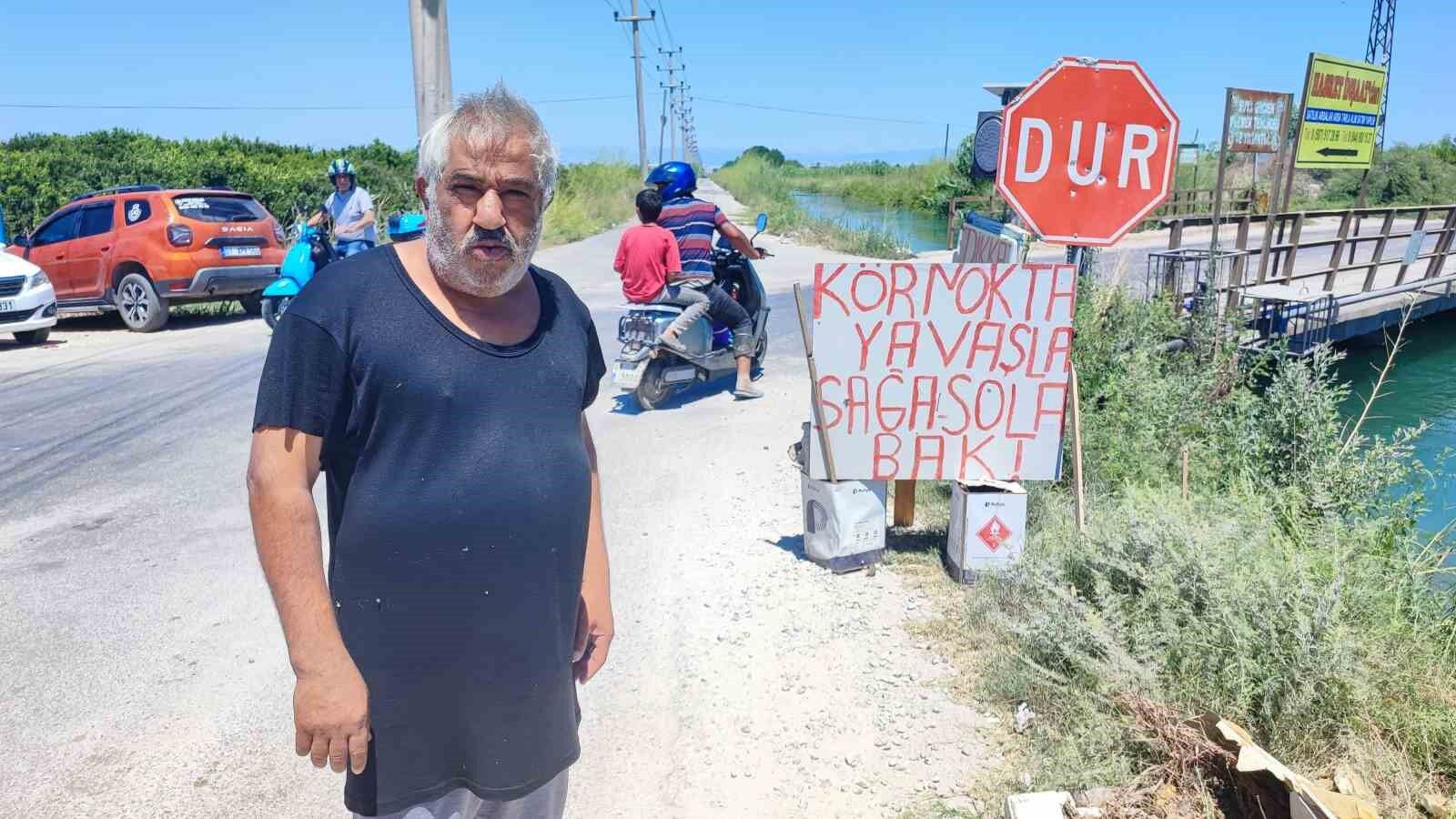 Adana’da Kazaların Eksik Olmadığı Yol! Vatandaş Kendi Tabelasını Yaptı