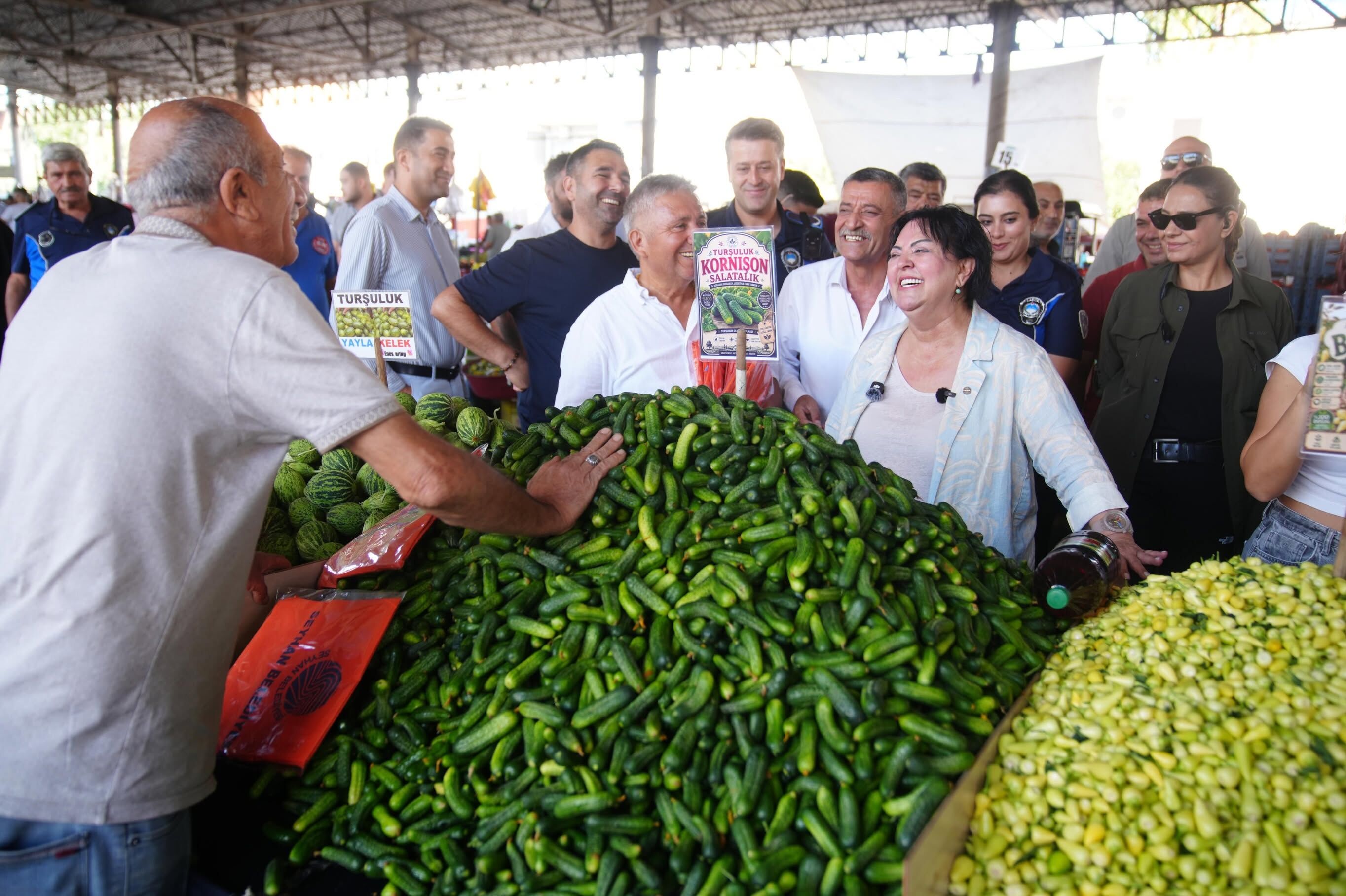 Başkan Veki̇li̇ Akkan’dan Deni̇zli̇ Semt Pazari’na Zi̇yaret 6