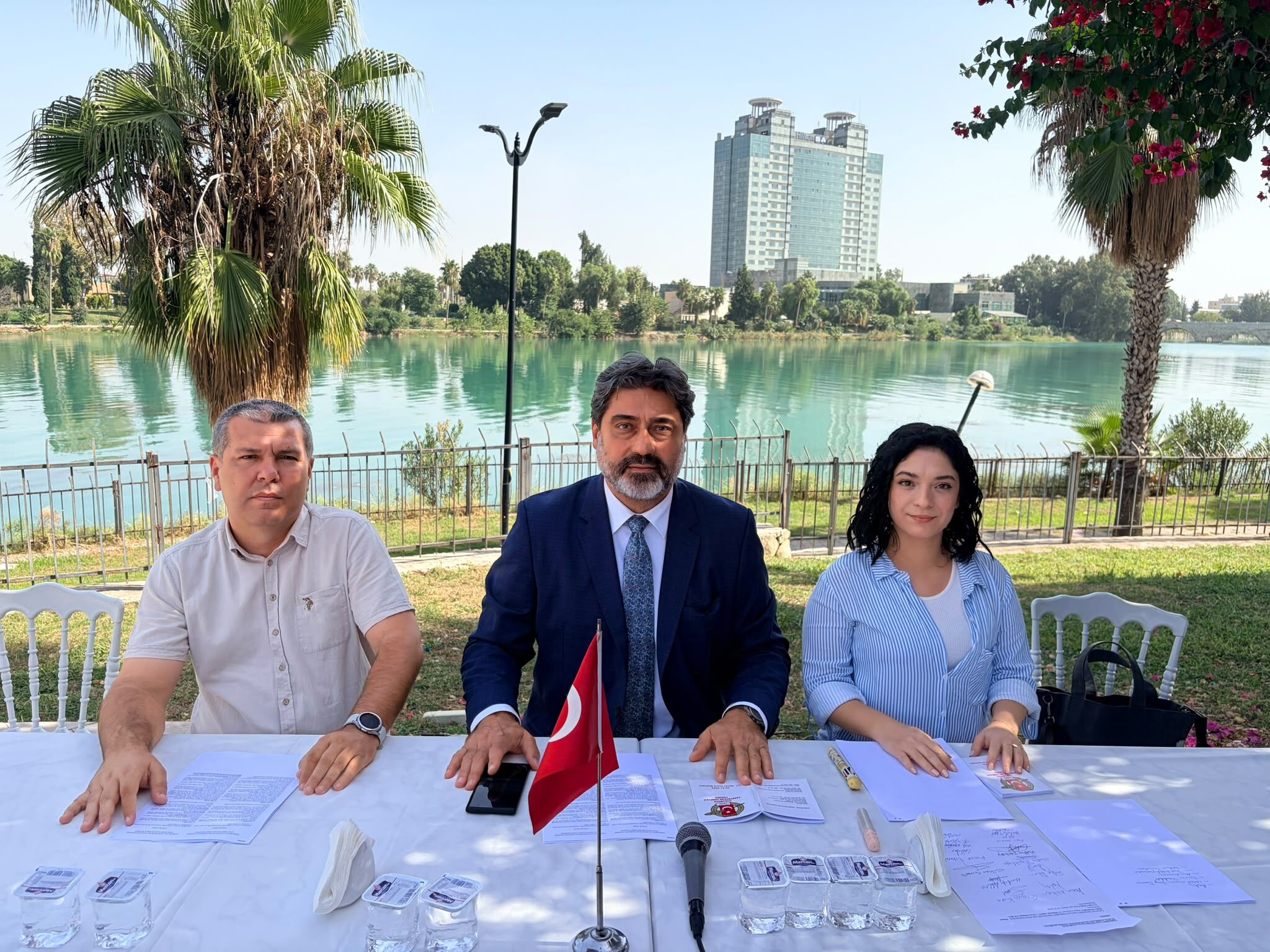 Divan Kurulu Hüseyin Arat, Reha Yereşen Ve Esra Yıldız'dan Oluştu