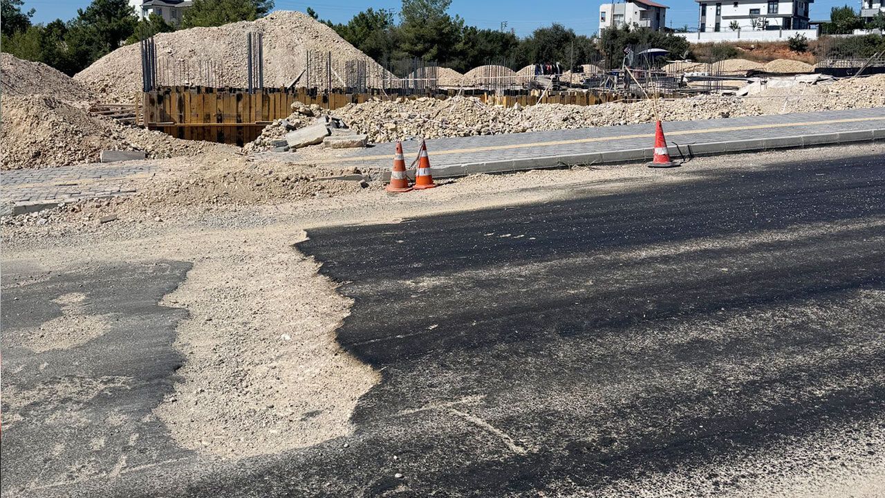 Adana'daki Çukurlaşan Bozuk Yol Tepki Çekti - Son Dakika Adana Haberleri