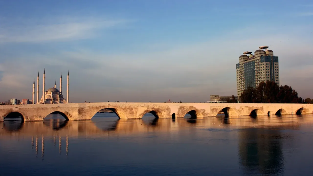Adana'nın Kalbindeki Tarih Unutuluyor: Taşköprü İlgi Bekliyor - Son Dakika Adana Haberleri