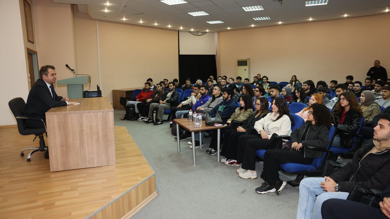 ÇÜ'de Rektör – Öğrenci Buluşması Devam Ediyor