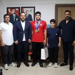 Milli Sporcu Egemen Ağca Avrupa’dan Çifte Şampiyonlukla Döndü