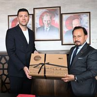 Özel
