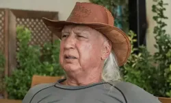 Şener Üşümezsoy Kimdir? Hayatı ve Kariyeri, Nereli, Kaç Yaşında? Hangi Alanda Uzman, evli mi?