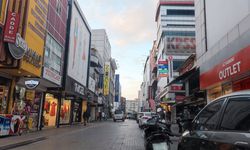 Adana'nın Ticari Hafızası Çakmak Caddesi Neden "Modern Açık AVM" Olamadı?