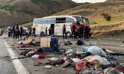 Sivas’ta yolcu otobüsü devrildi: 3 Ölü, 24 Yaralı