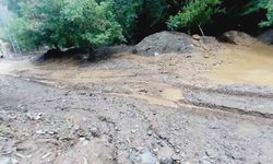 Feke’de Sağanak Sonrası Yollar Kapandı