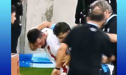Sedye Nerede... Ahmet, Emrah Başsan'ın Sırtında...