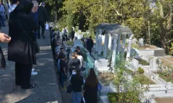 'Sanat Güneşi' Zeki Müren Bursa’da Mezarı Başında Anıldı