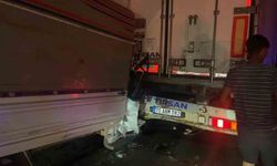 Kamyonet Tıra Arkadan Çarptı: 1 Ölü