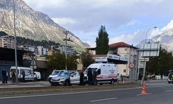 Adana Pozantı’da Feci Kaza: Motosikletli Ağır Yaralandı