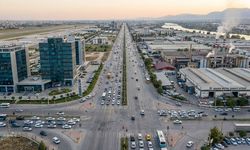 Adana'nın En Uzun Caddesi Belli Oldu! Kentin Ulaşım ve Ticaret Yükünü Bu Bulvar Taşıyor