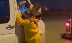 Adana’yı Sel Vurdu: Minibüste Can Pazarı Yaşandı