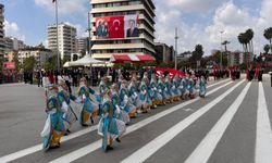 Adana’da 23 Nisan Coşkusu Meydanlara Taştı