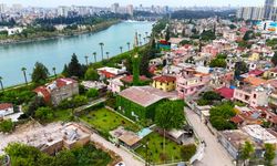 Adana’da Sarmaşıklarla Kaplı Cami Görenleri Hayran Bırakıyor