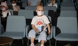 Lösemili Çocuklara 23 Nisan Sürprizi: Hastanede Sinema Keyfi