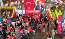 Çukurova'nın 23 Nisan Şenliğinde Binlerce Çocuk Doyasıya Eğlendi