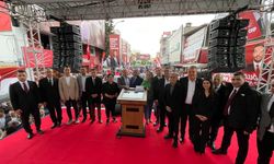 Ceyhan’da Kadir Aydar’a Yağmura Rağmen Büyük Destek: “Tek Yürek, Tek Yumruk Buradayız”