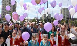 Adana'da Kanser Farkındalığı İçin Mor Balonlar Gökyüzüne Bırakıldı!