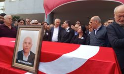 CHP’li Metin Erdoğan’a Seyhan Belediyesi Önünde Tören