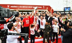 Şampiyonluk Kupasını Kaldırdılar