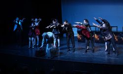 Adana Barosu Sahnede Devleşti: Avukatlardan Unutulmaz "V. Frank" Performansı