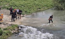 Adana’da Korku Dolu Anlar! Karaçay Nehri’nde Mahsur Kalan 2 Kişi Kurtarıldı