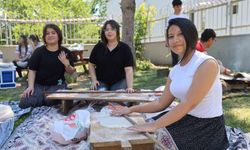 Kozan’da Şalvarlı Bahar Şenliği! Öğrenciler Sıkma Pişirip Halay Çekti