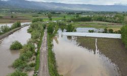 Tokat'ta yollar çöktü, sular altında kalan tarım arazileri dron ile görüntülendi