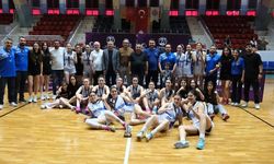 Güngör Geçer'den Türkiye İkincisi Kızlara Kutlama