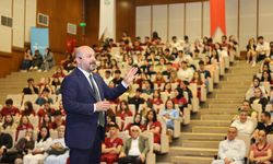 Nacar, Sağlık Kariyer Fuarında Gençlere Konuştu