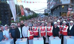 Ceyhan’da Trafiği Rahatlatacak Üst Geçit Köprüsünün Temeli Atıldı!