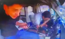 Adana'da Dolmuş Sürücüsü Uyudu, Araç Duvara Çarptı