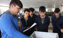 Kozan’da Meslek Lisesi Öğrencilerinden Örnek Proje: Atıkları Makineyle Geri Dönüştürüyorlar