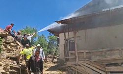 Feke'de Korkutan Yangın: Ev Kullanılamaz Hale Geldi