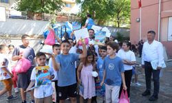 Adana'da 40 Derecede Kar Sürprizi! Öğrenciler Karne Gününde Kar Topu Oynadı