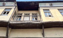 Adana'nın Göbeğinde Büyük Tehlike! Mahalleli Metruk Binalardan Korkuyor