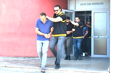 Adana'da Aranan Şahısları Tek Tek Yakalanarak Cezaevine Gönderdi