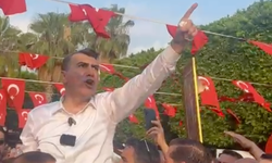 Anıl Tanburoğlu Partililerle Yürüdü “Atatürkçüler Yola Çıkıyor” Mesajı Verdi